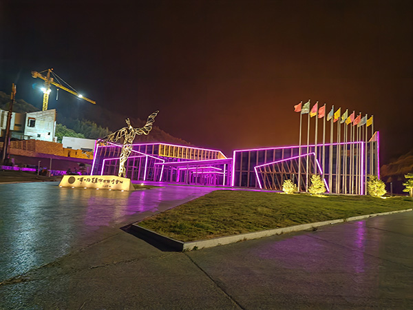 城市亮化是现代城市建设的重要组成部分，它不仅可以美化城市的夜景，还能提升城市的整体形象。随着科技的不断进步，城市亮化也得到了更多的关注和创新。本文将介绍一些关于城市亮化的创意和技术，帮助读者了解乌鲁木齐城市亮化的重要性以及如何进行乌鲁木齐城市亮化的规划和实施。